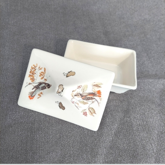 Vtg Bird Trinket Box Lid Container Studio Art Transfer 70s Raised Foot - Picture 1 of 7
